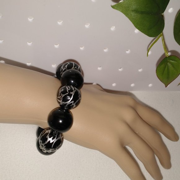 Necklace | Bracelet | Earring | Black and Silver | Chunky Beaded Necklace Set - Picture 11 of 13